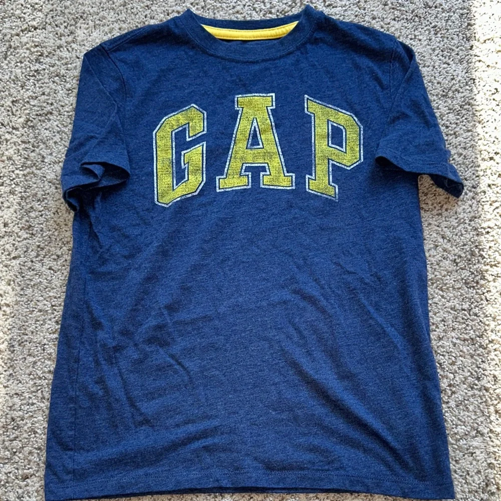 GAP Kids Navy and Yellow Tee size medium